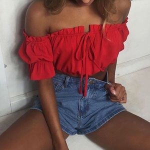 Chic Red Crop Top 💃🏻